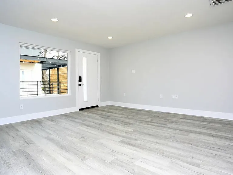4915 Bryan St — Photo 8