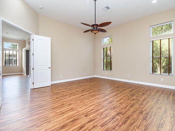 5th image of 233 Harmony Ln