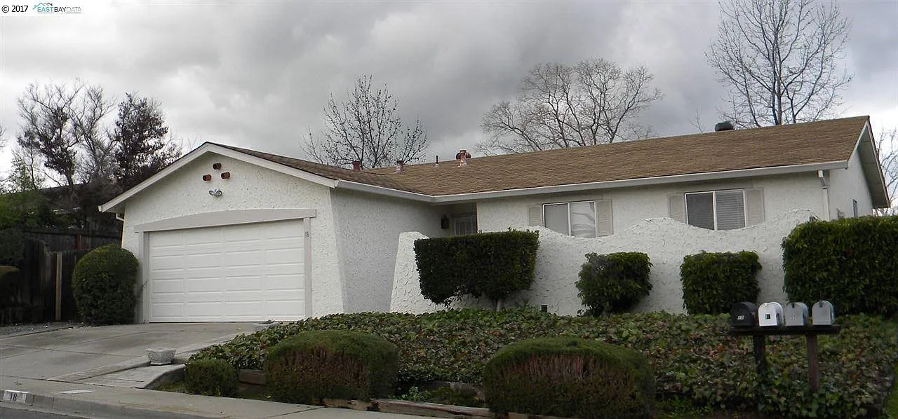 18 Huntington Cir photo 1