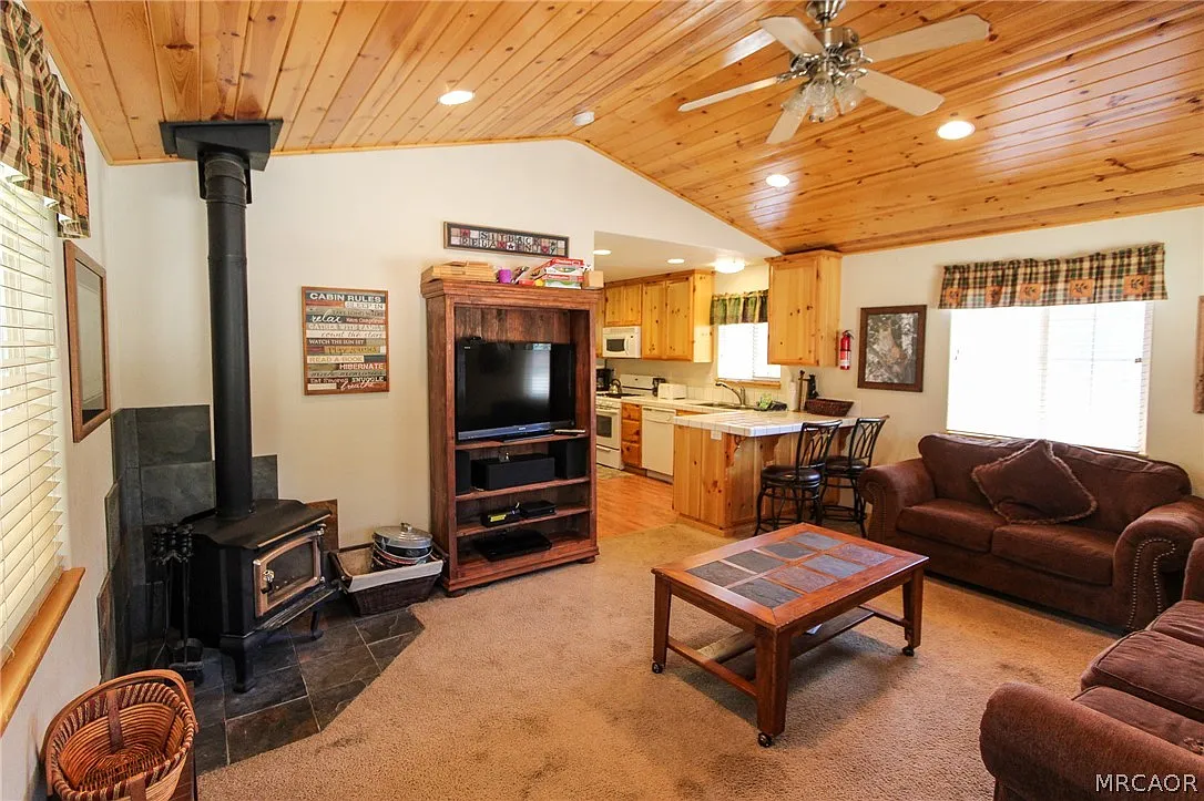 2 bed, 1.0 bath, 720 sqft, $1,700 — Photo 2
