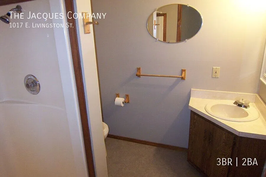 Very Clean 3 Bedroom 2 Bath 1 Car Garage with Lots of Space — Photo 2