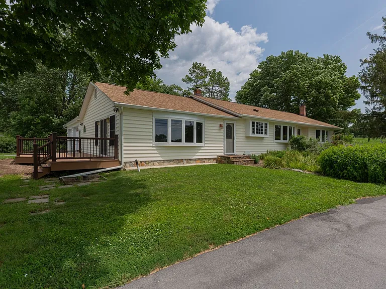 3093 Old Leetown Pike — Photo 5