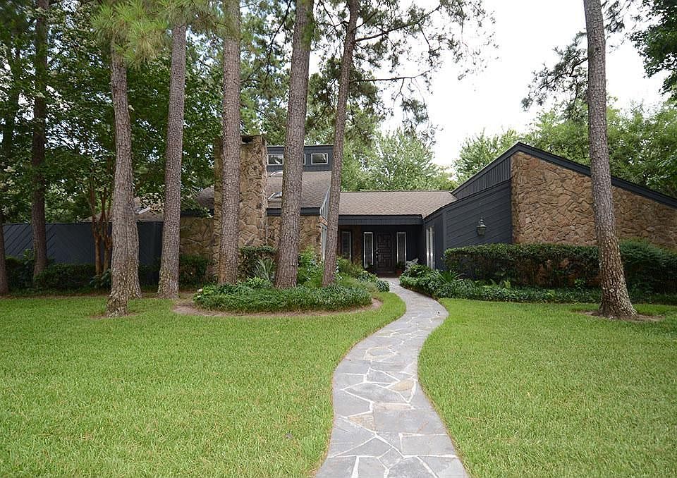 1st image of 2210 Seven Oaks Dr