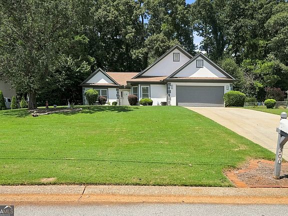 4th image of 300 Leigh Kay Dr