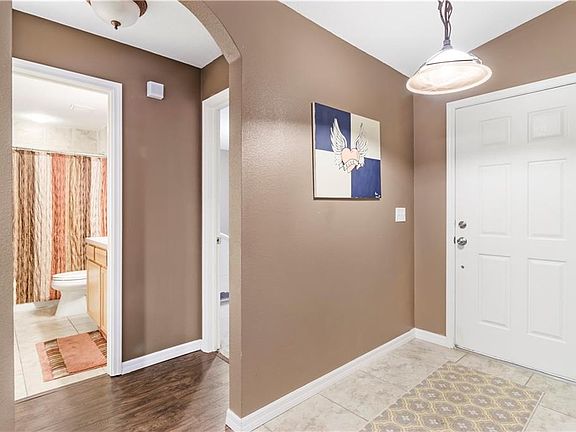 3rd image of 601 Hillsboro St