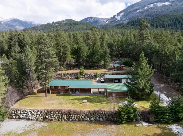 9660 Devine St, Squamish Lillooet, BC V0N 1L0