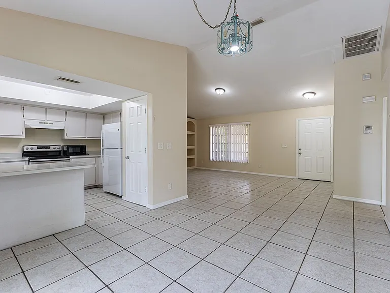 3733 SW 1st Ave — Photo 15