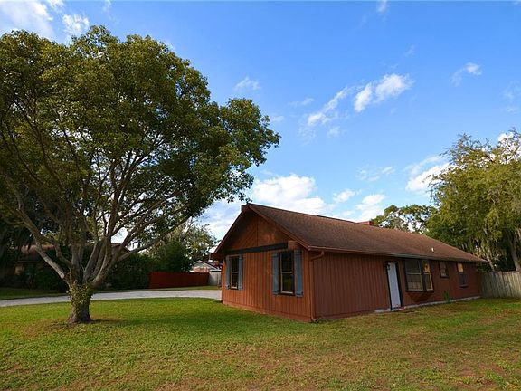 5th image of 2612 Sprucewood Ln