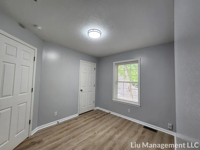 1042 N Traub Ave — Photo 14