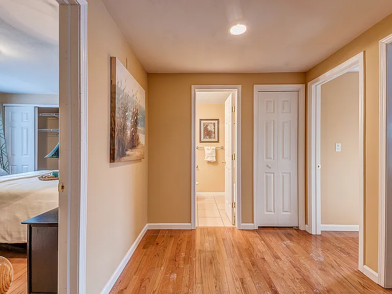 260 Robert Dr — Photo 7