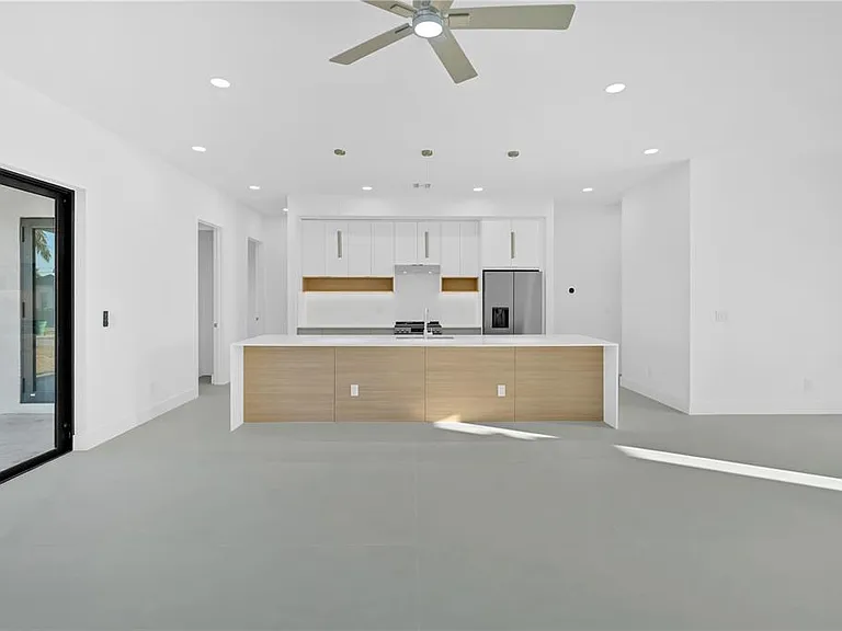10065 Memphis St — Photo 9