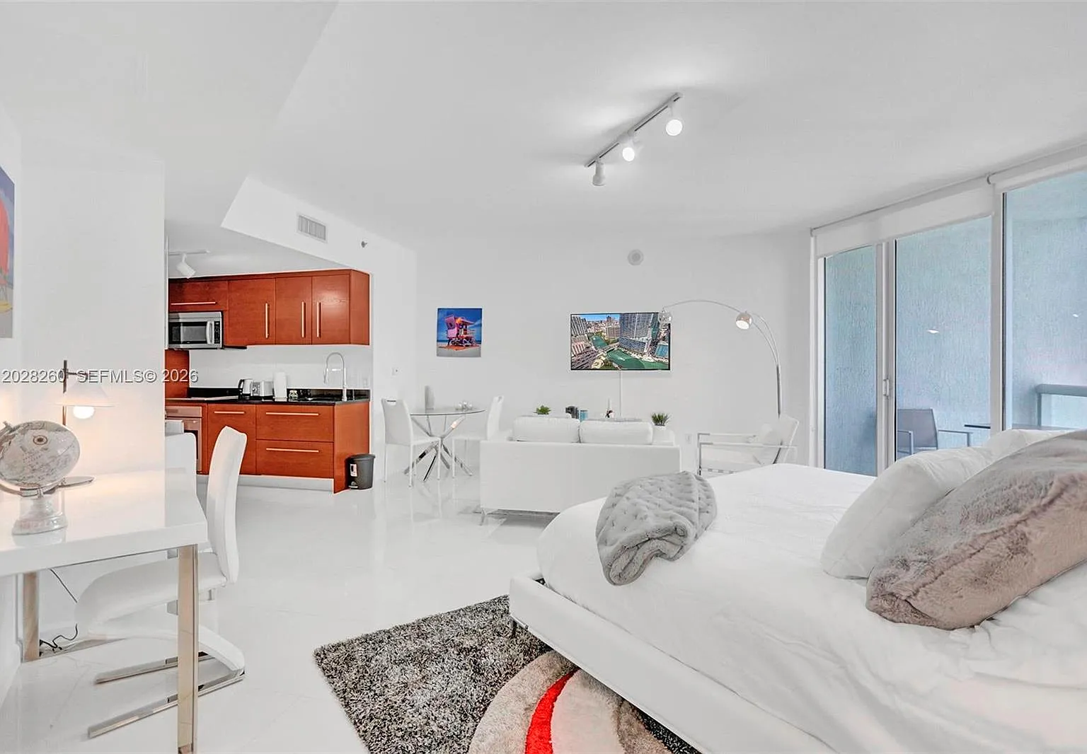 Iconbrickell Condo No 1 — Photo 4