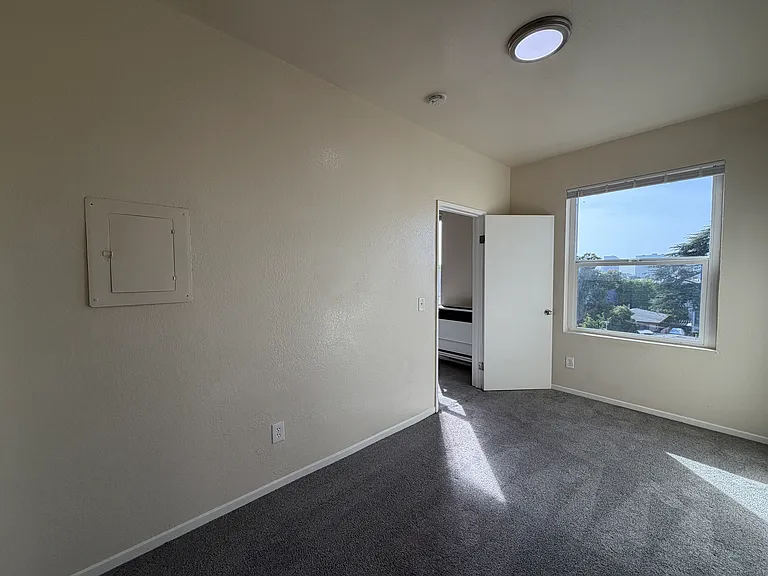 19th Street Apartments — Photo 8