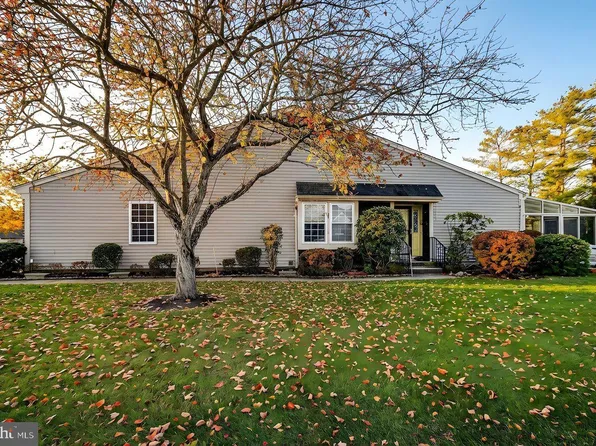 3 Surrey Ln, Hightstown, NJ 08520