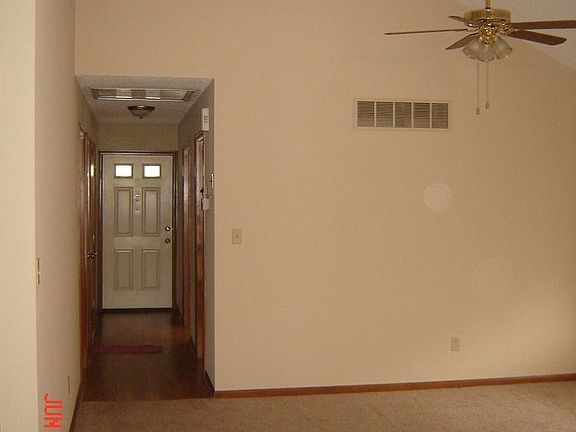 Large great room with vaulted ceiling