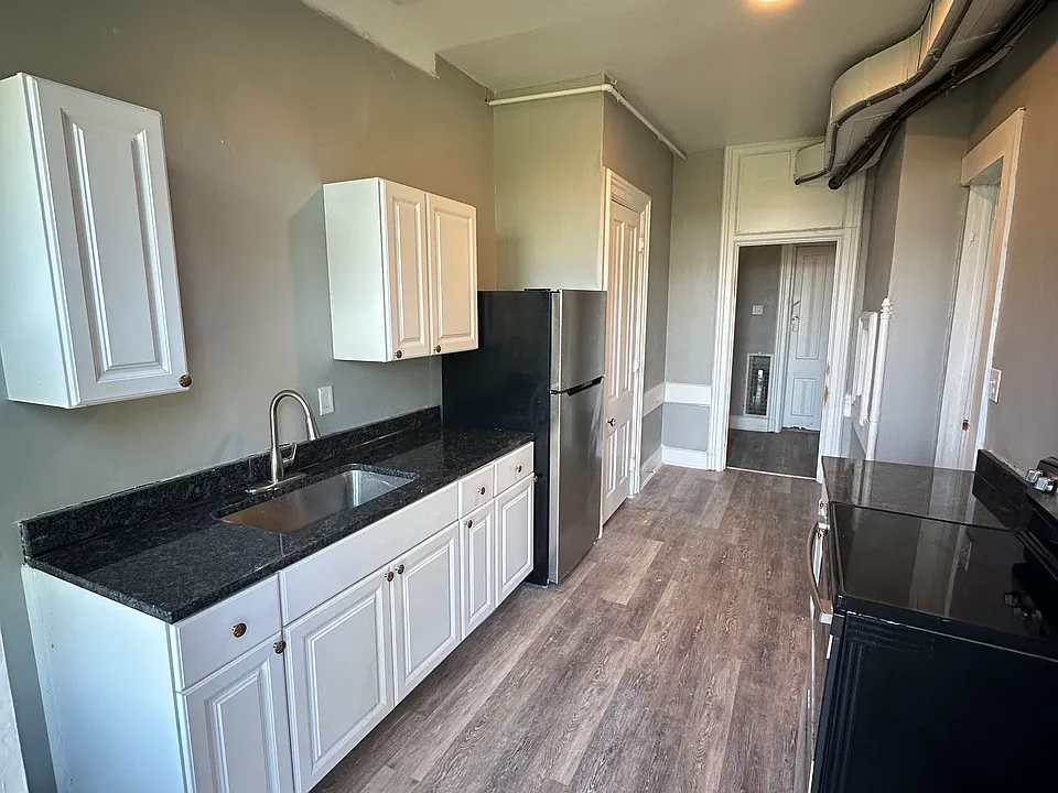 932 Summit Ave #5