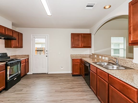 3rd image of 5518 Latta Plantation Dr