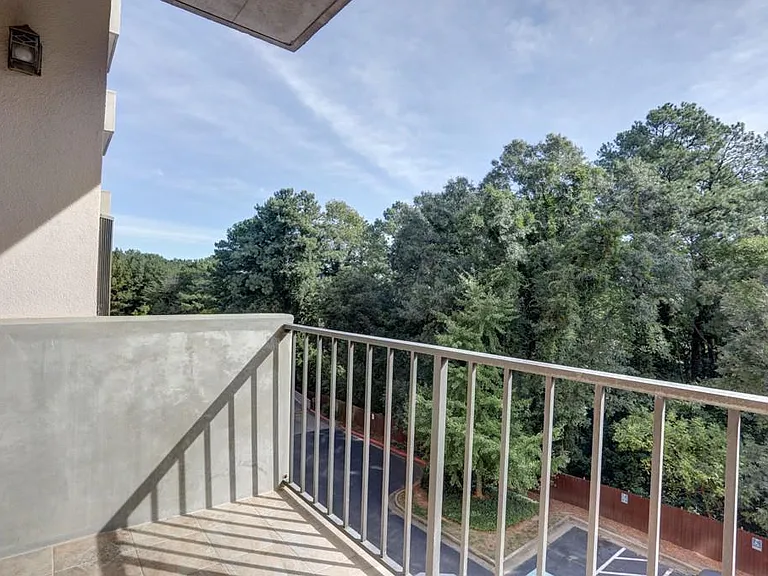 300 Johnson Ferry Rd #A405 — Photo 5