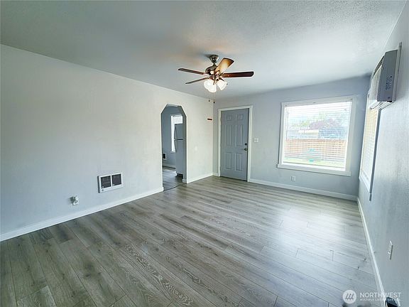4th image of 3021 W Peninsula