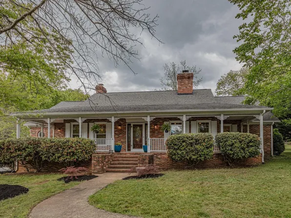 815 E 25th St, Buena Vista, VA 24416