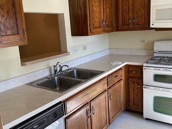 Kitchen with pass through