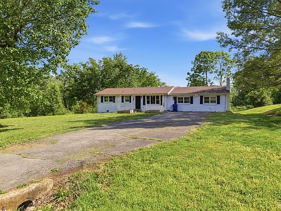 2nd image of 2082 Skyview Cir