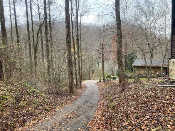 248 Twin Oaks Dr, Pikeville, KY 41501