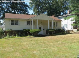 29 Balfour Ln, Ramsey, NJ 07446