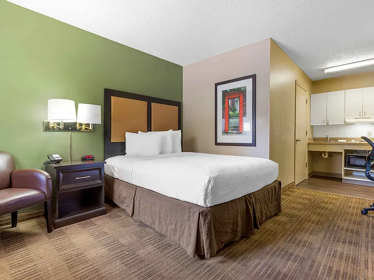 Studio Suite - 1 Queen Bed