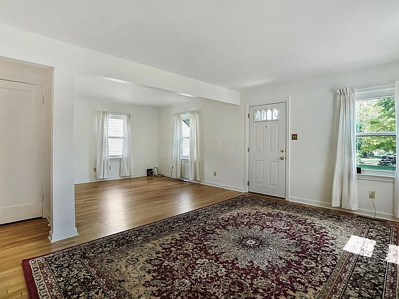 5th image of 1827 Gerrard Ave
