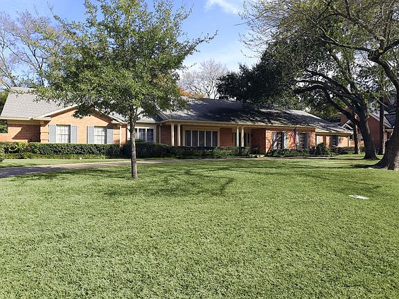 Panoramic view of front lawn with beautiful oak trees, gated driveway and circular drive in front. making parking and access so easy..
