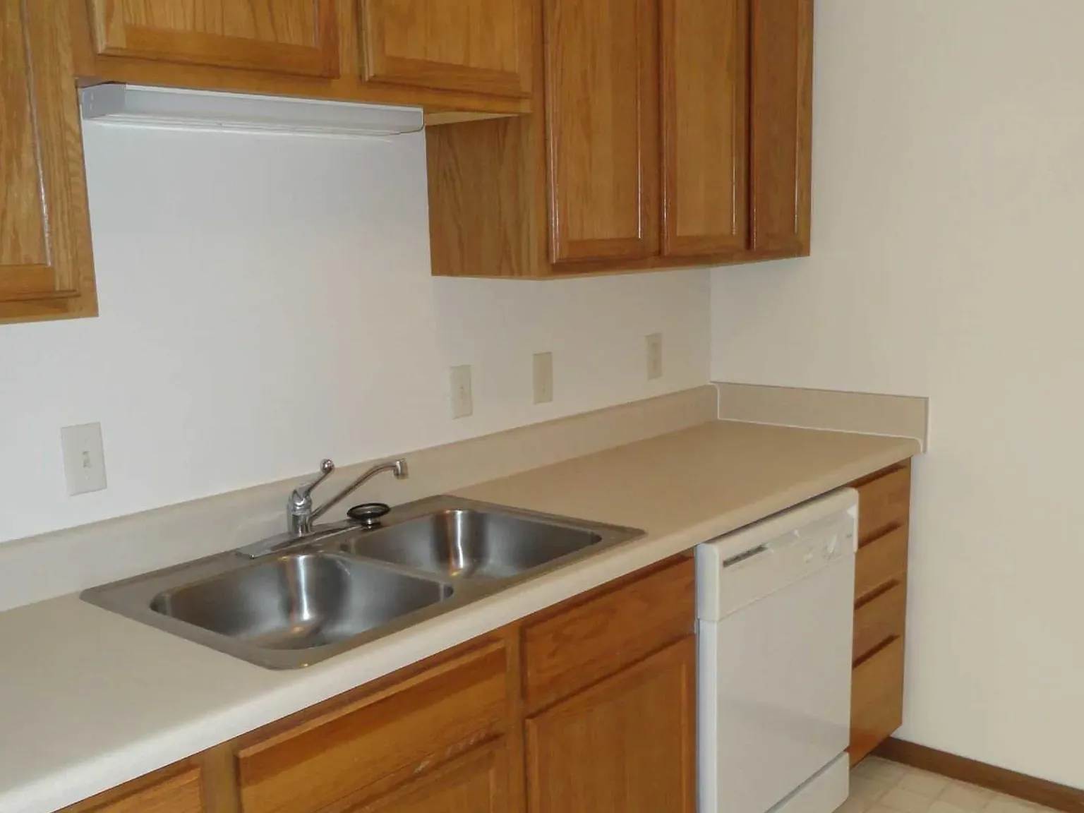 Caravelle Apartments and Townhomes — Photo 4