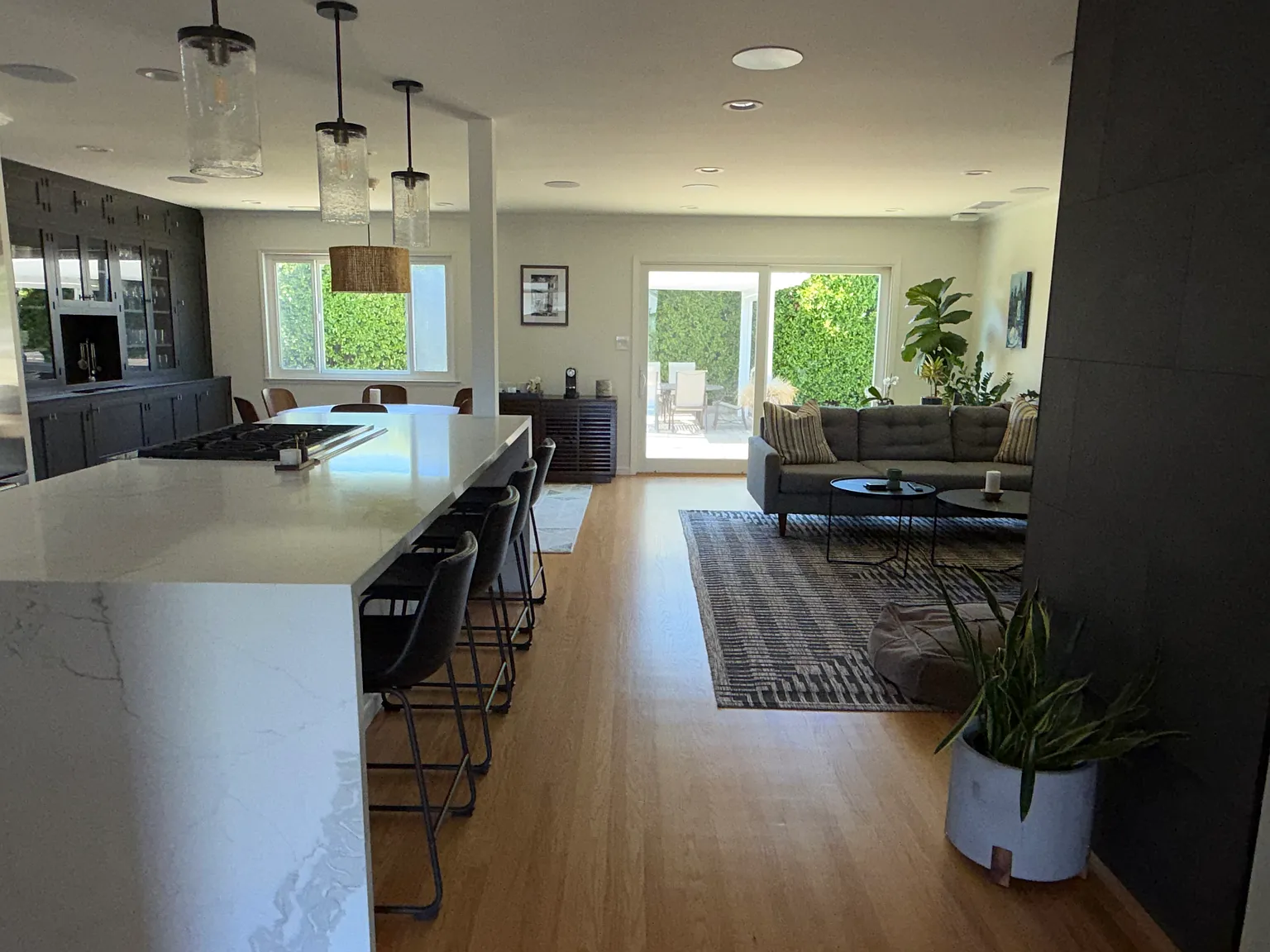 4 bed, 1855 sqft, $9,500 — Photo 2