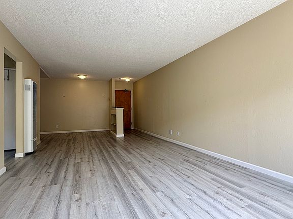 4th image of 520 Clayton St APT 1