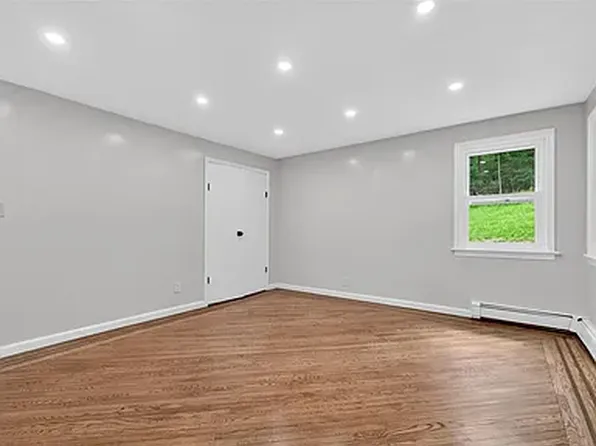 52 Luxton Lake Rd, Narrowsburg, NY