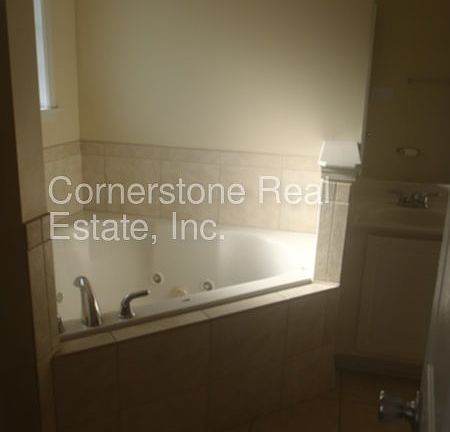 5th image of 1830 Balmoral Dr