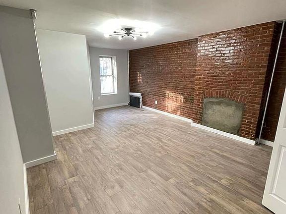4th image of 439 Tompkins Ave