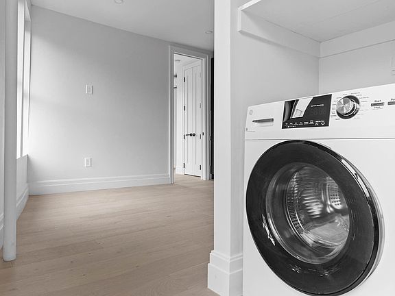 4th image of 371 Broome St #26