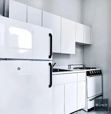 Rented by Bond New York | media 10