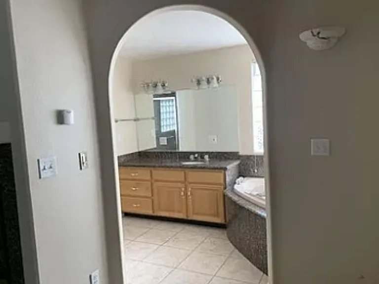 299 N Highland Dr — Photo 19