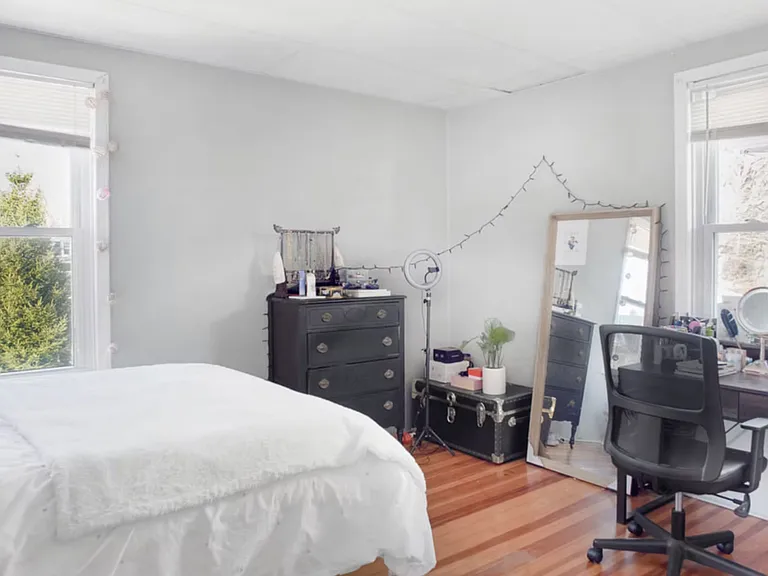 48 Pembroke Ave #2 — Photo 8