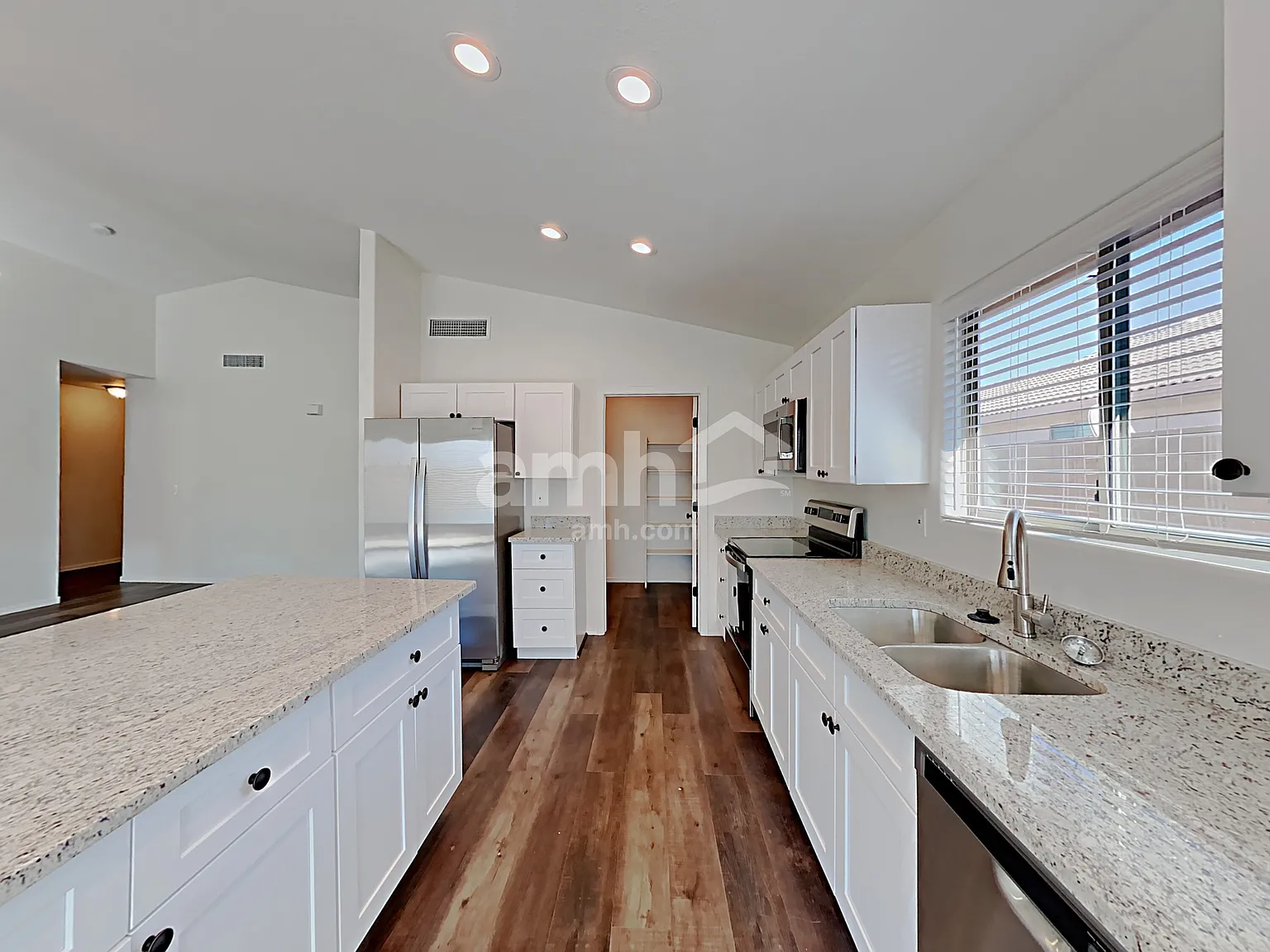 4 bed, 2.0 bath, 1888 sqft, $2,440 — Photo 3