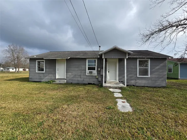 801 Collins St, Dayton, TX 77535