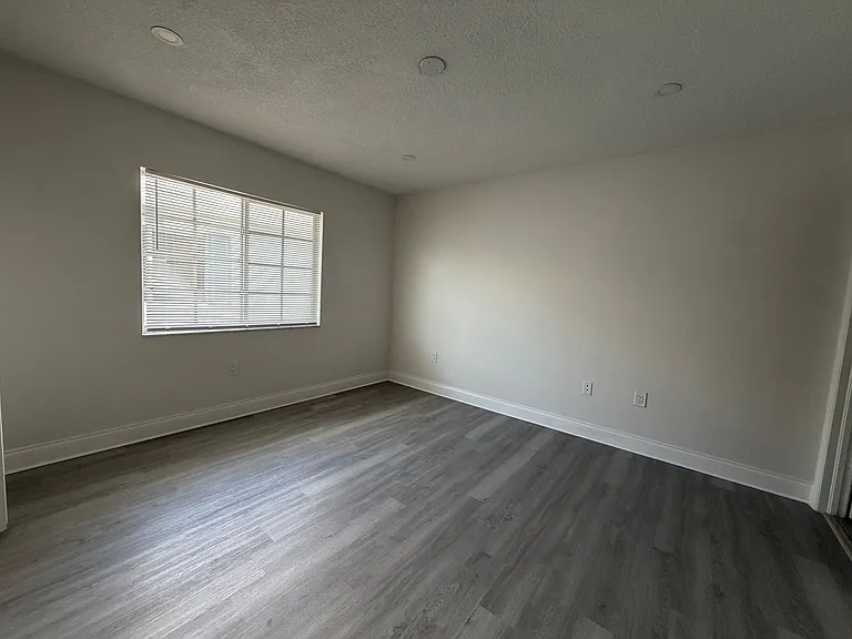 4105 Waterside Island Ct — Photo 12