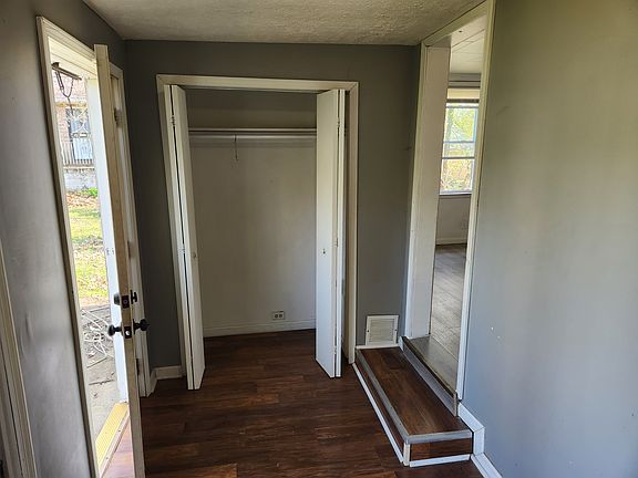 4th image of 1484 White Ave