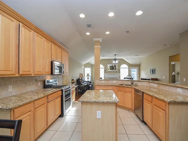 4914 Surrey Park Cir — Photo 20