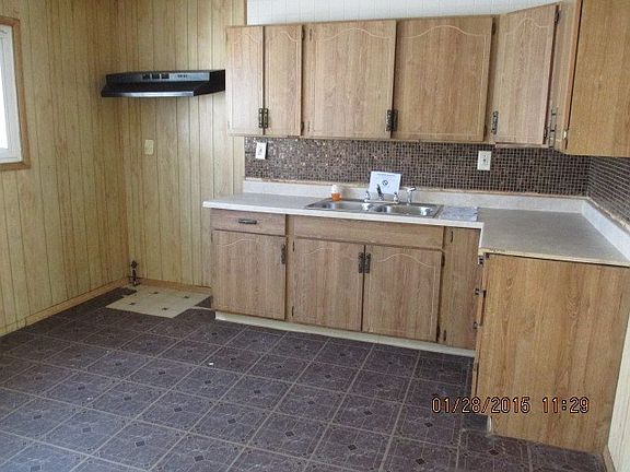 4th image of 22432 Yates Ave