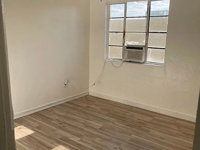 120 W McDowell Rd — Photo 1