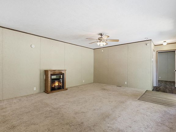 5th image of 111 Lake Circle Rd