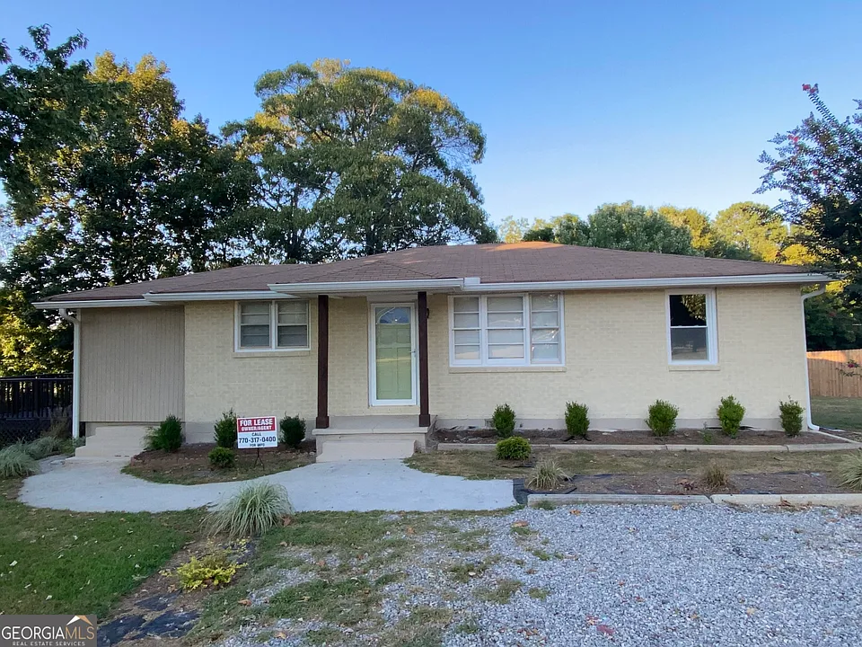 914 Ozora Rd